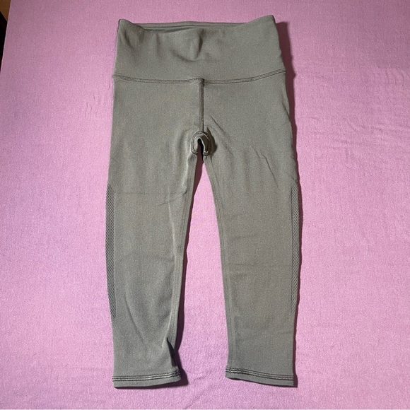 lululemon athletica Pants - Lululemon Reveal Crop (15") Dark Olive - Size XS (0-2?) Green Capris Leggings